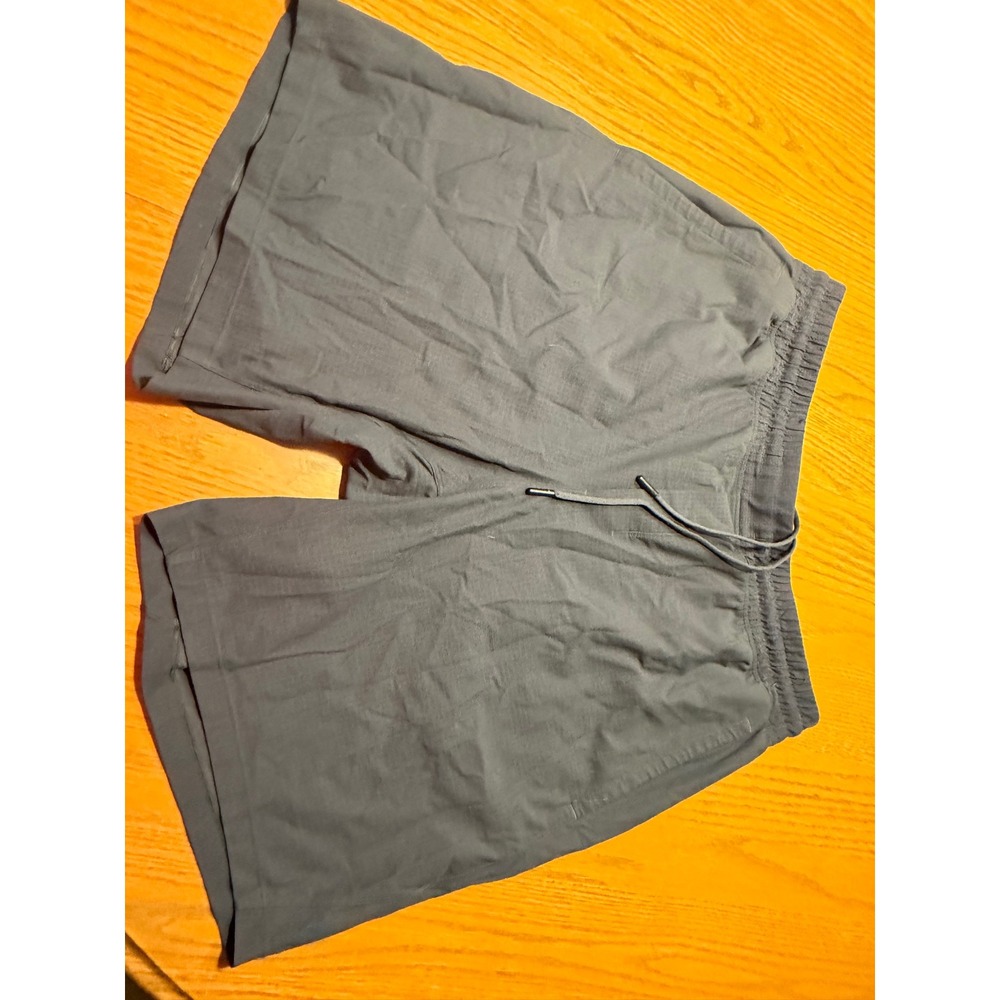 Mens XL Lululemon black shorts 8.5 in inseam athletic shorts